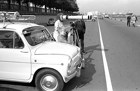 Fiat 500 på Langelinie, havnen studers med kikkert.
10-09-63.
24x36, jpeg, 300 dpi, size: 1 - 2 MB.
Printsize: 25 cm. sa63202304.jpg