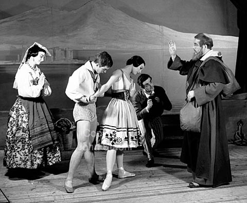 "Napoli" ballet på det Kgl. Teater fra. v. Mona Kiil, Niels Kehlet, Anette Amand, Tage Wendt og Kjeld Noack. 12-03-63.
6x6, jpeg, 300 dpi, size: 3 MB.
Printsize: 30 cm
b6341503.jpg