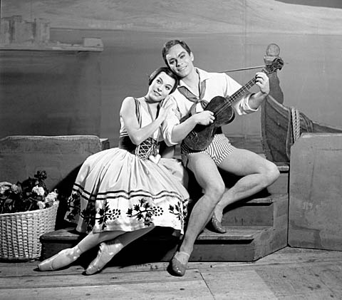 "Napoli" ballet på det Kgl. Teater fra. v. Anette Amand og Niels Kehlet. 12-03-63.
6x6, jpeg, 300 dpi, size: 3 MB . Printsize: 30 cm
b6341603.jpg