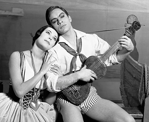 "Napoli" ballet på det Kgl. Teater fra. v. Anette Amand og Niels Kehlet. 12-03-63.
6x6, jpeg, 300 dpi, size: 2 - 3 MB. Printsize: 30 cm
b6341604.jpg