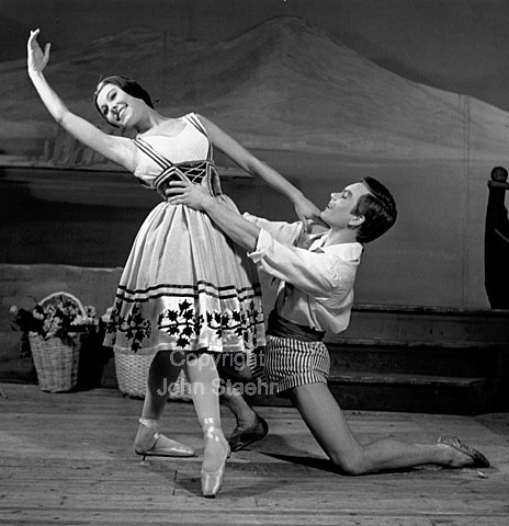 "Napoli" ballet på det Kgl. Teater fra. v. Anette Amand og Niels Kehlet. 12-03-63.
6x6, jpeg, 300 dpi, size: 2 - 3 MB. Printsize: 30 cm
b6341605.jpg
