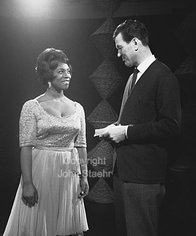 Soprano Martha Flowers i TV's "Pladeparade" Th. Otto Leisner. 28-02-63.
6x6, jpeg, 300 dpi, size: 2 - 3 MB.
Printsize: 30 cm a6341906.jpg