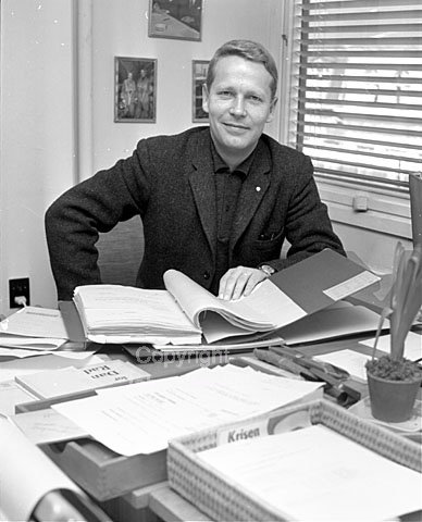 Claus Toksvig Danmarks Radio. 04-03-63.
6x6, jpeg, 300 dpi, size: 2 - 3 MB.
Printsize: 30 cm a6342102.jpg
