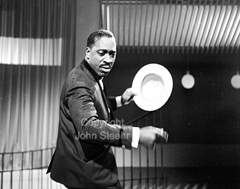 Johnny White i Blå time fjernsynsudsendelse.
08-01-64.
6x6, tiff, 300 dpi, size: 4 - 7 MB. a6441905.jpg