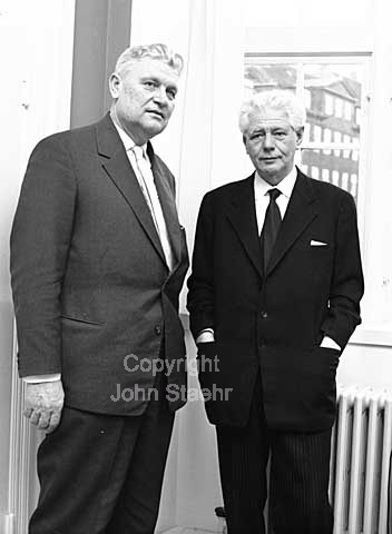 Balletmanager on the Kijev-ballet, Victor Gontar from The Sovjet Uninon (left) and The Danish minister of culture, Julius Bomholt in Copenhagen. Mr. Victor Gontar is son-in-law of Nikita Khrushchev.
11/03/1964.
6x6, tiff, 300 dpi, size: 4 - 7 MB.
Printsize: 25 cm. e6440901.jpg
