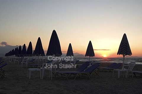 Sunset on the beach in Platanias east of Rethymno, Crete, Greece.
20/05/2007.
Digital, jpg, 300 dpi, size: 3 - 5 MB.
Printsize: 25 cm. sa070224.jpg
