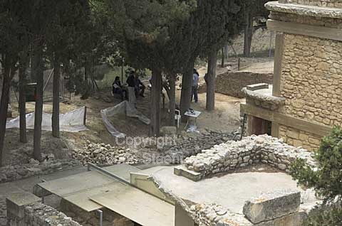 The South House. The excavation is still going on in the background. Knossos 1700-1350 BC, Crete, Greece.
21/05/2007.
Digital, jpg, 300 dpi, size: 3 - 5 MB.
Printsize: 25 cm.
sa070306.jpg