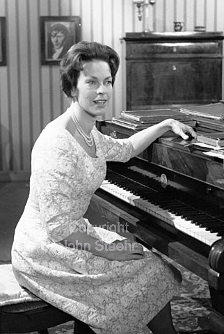 Käbi Laretti, pianistinde gift med Ingmar Bergman.
26-04-63.
6x6, jpeg, 300 dpi, size: 1 - 2 MB.
Printsize: 25 cm d6343205.jpg