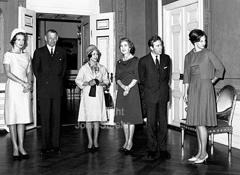 The British week. Princess Margaret and Lord Snowdon visit Denmark. From left, Princess Bennedikte, King Frederik, Princess Margaret, Queen Ingrid, Lord Snowdon and Pricess Margrethe in Fredensborg Castle.
24/09/1964
6x6, tiff, 300 dpi, size: 4 - 7 MB.
Printsize: 25 cm
s6443202.jpg