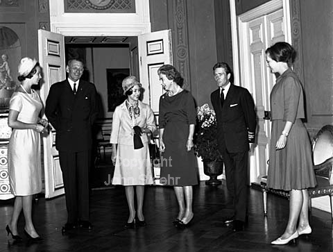The British week. Princess Margaret and Lord Snowdon visit Denmark. From left, Princess Bennedikte, King Frederik, Princess Margaret, Queen Ingrid, Lord Snowdon and Pricess Margrethe in Fredensborg Castle.
24/09/1964
6x6, tiff, 300 dpi, size: 4 - 7 MB.
Printsize: 25 cm
s6443205.jpg